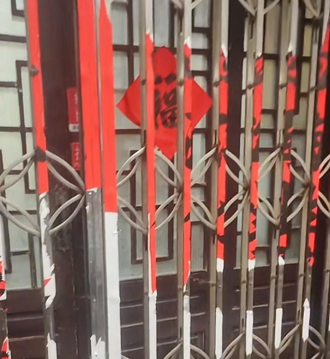 听云轩广茗阁茶楼，房东已经锁门了，听云轩、曹云金一点体面都没有了，听云轩没有任何