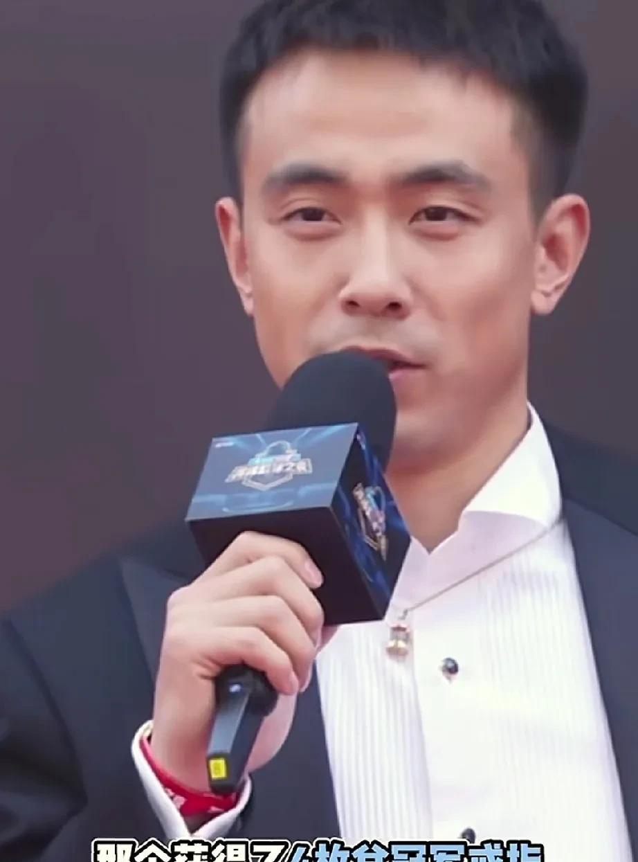 赵继伟谈职业生涯目标，嗓子还是沙哑啊！赵继伟谈到个人的CBA职业生涯获得了四枚