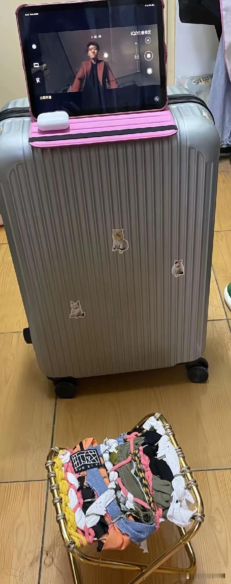 国庆8天假，在上海读书的女儿本因舍不得千元路费不打算回家。谁料计划赶不上变化，9