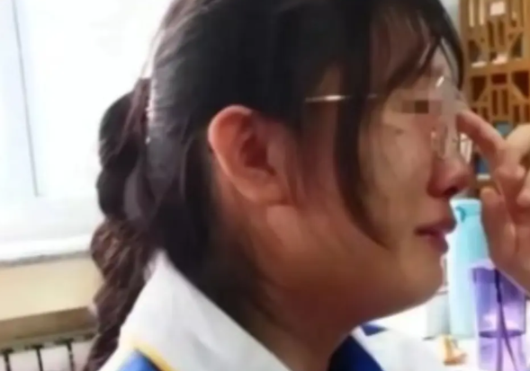 “一定有人顶包了我！”福建泉州，一女孩坚称高考分数出来后，自己查到的是586分，