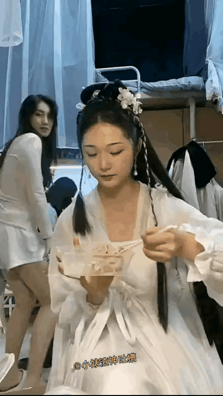 抢镜的室友，榜一大哥看了怎么想…
