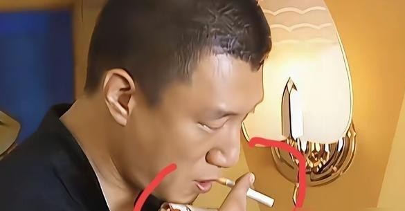 当年看孙红雷骑着小摩托问“这瓜保熟吗”，谁能想到整个剧组兜里比脸还干净。高群书后来自己倒苦水，拍《征