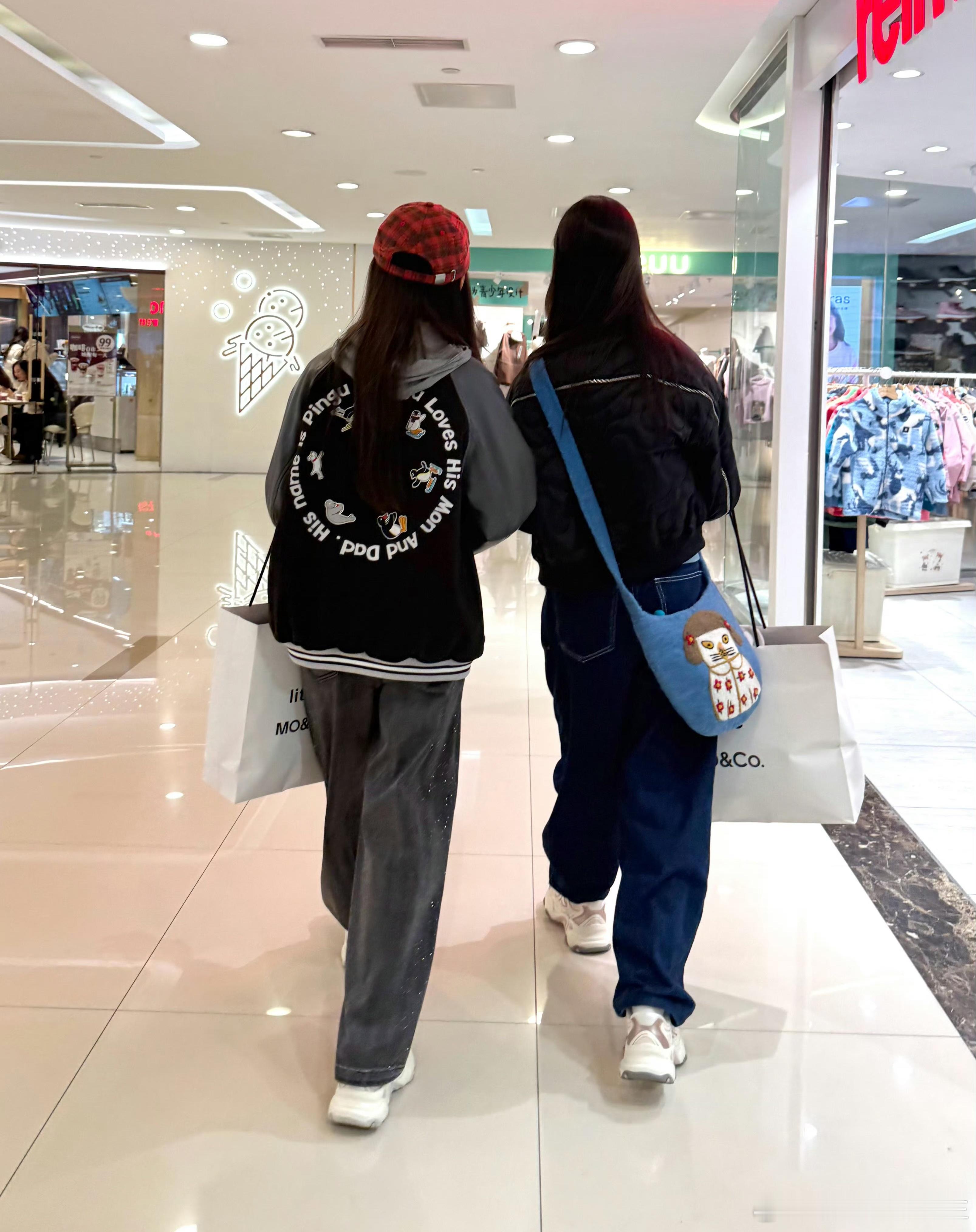 赵子琪有两个女儿赵子琪女儿都长这么大了赵子琪有两个女儿，大女儿火星14岁，小女