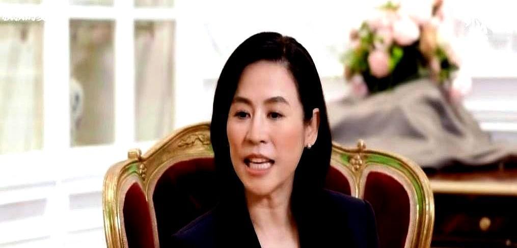 55岁，宣萱。电话响了。万梓良的声音劈头盖脸：“不管身体多差，立刻回剧组。