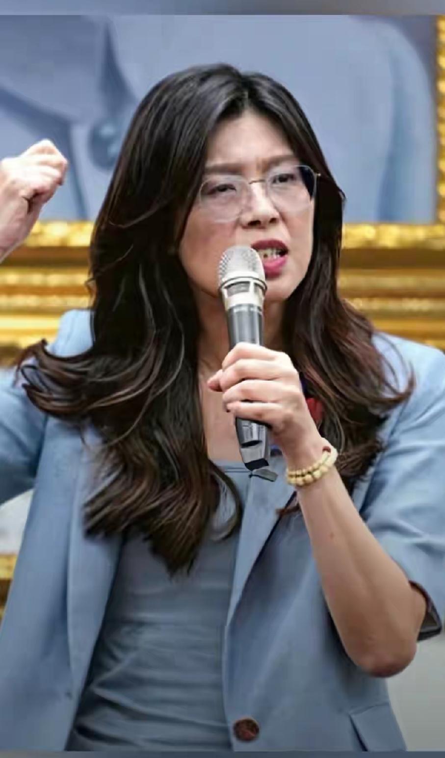 国民党展现大团结，唯有一人遭郑丽文点名存在长期心结，是谁？7月，一场全台延烧的