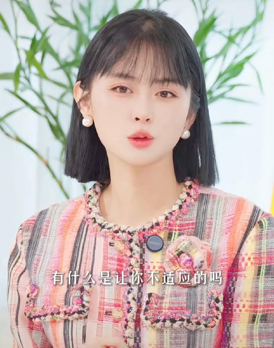 谢贤前女友说起当年刚到香港的时候特别难因为她是一个很年轻的内地女孩，和四哥身