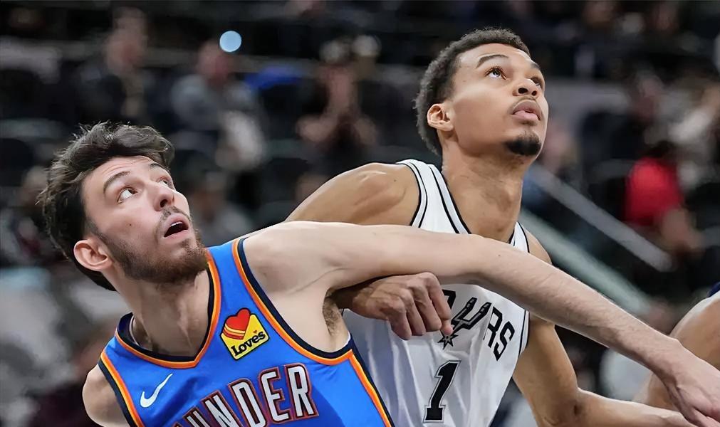 文班亚马：你和我差点不是一星半点切特：那又怎样？能咋地？文班亚马：见你一次打