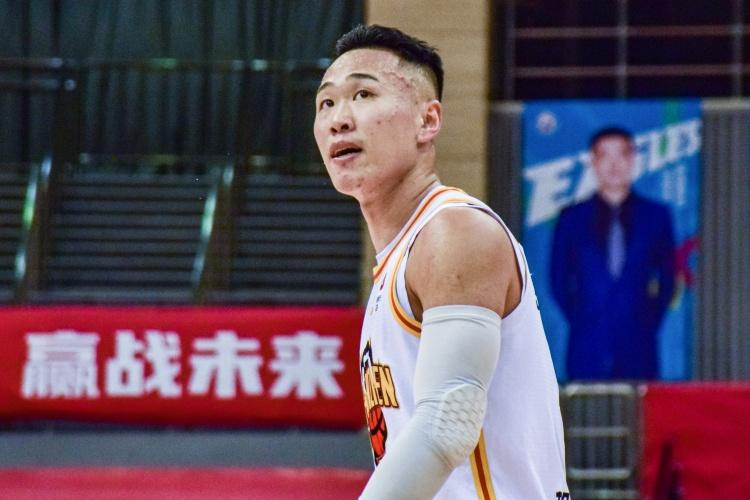 贺希宁还是最会说话，他说打全运会瘦14斤，那么杜锋的工作就落实到细节广东队