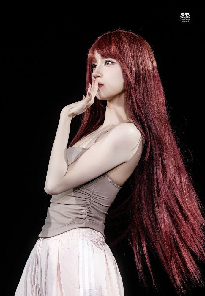 宋雨琦的齐刘海造型直接戳中审美点，软萌妹宝既视感，颜值很在线[爱心]​​​