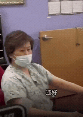 真是丢人现眼!女子穿着中国传统服饰出现在美国街头，却被一个美国华人厉声斥责：