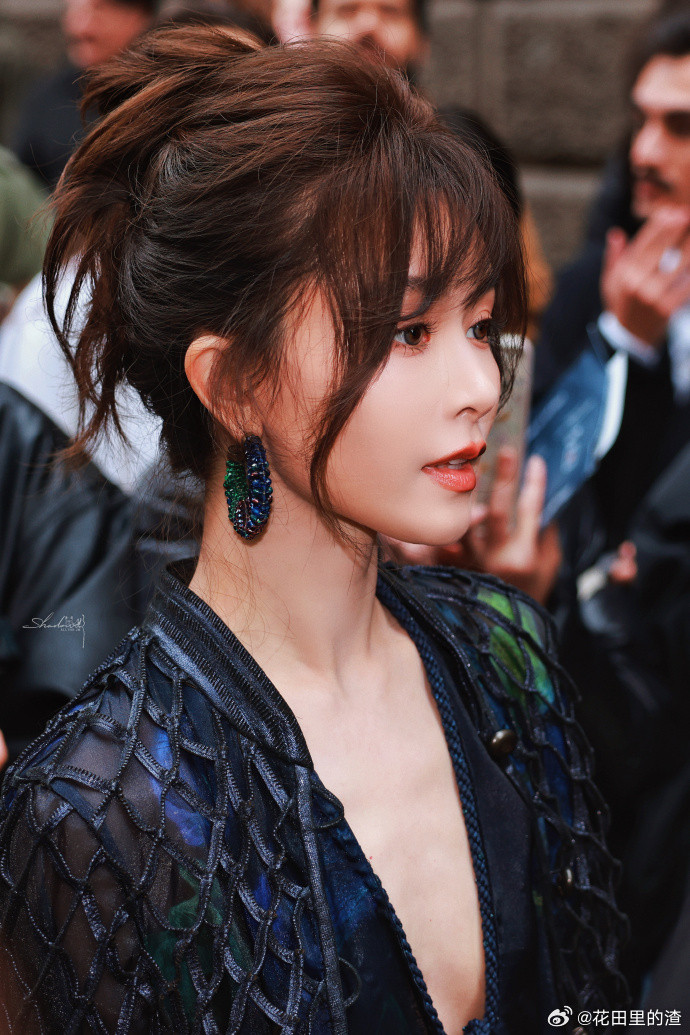 文咏珊妹感姐hello时装周哇，文咏珊在时装周上的表现太出色了！减龄刘海让