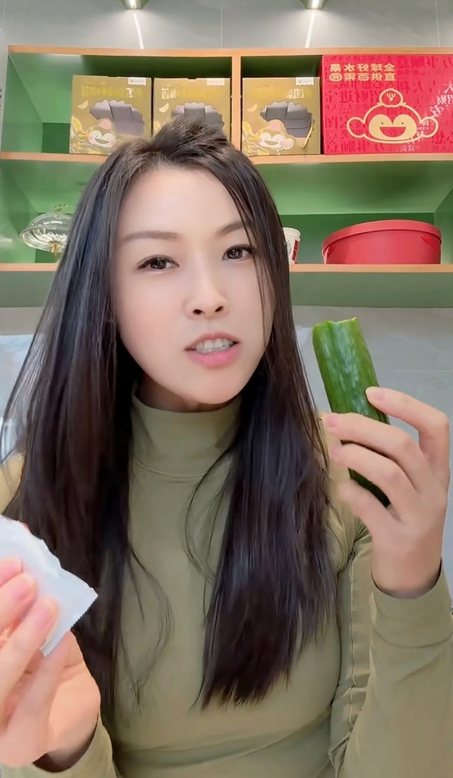 在百果园工作的表姐跟我说，来百果园买水果的人，大概80%都是女性，并且她们大多数
