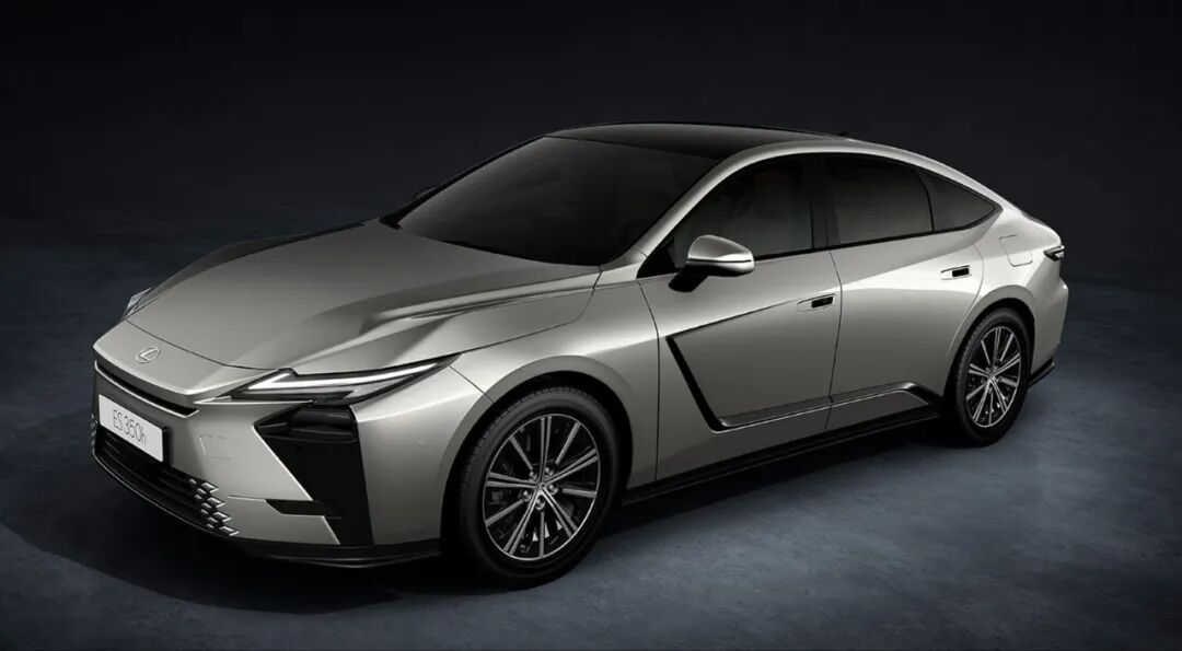 2026款雷克萨斯ES作为雷克萨斯第八代ES车型，采用了全新的外观设计，车身长度