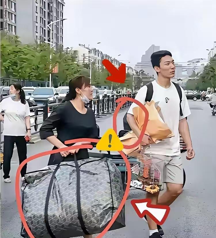 1米8多的大男孩，都要去上大学了，为人父母经历过的都懂，无论孩子多少岁无论孩子多