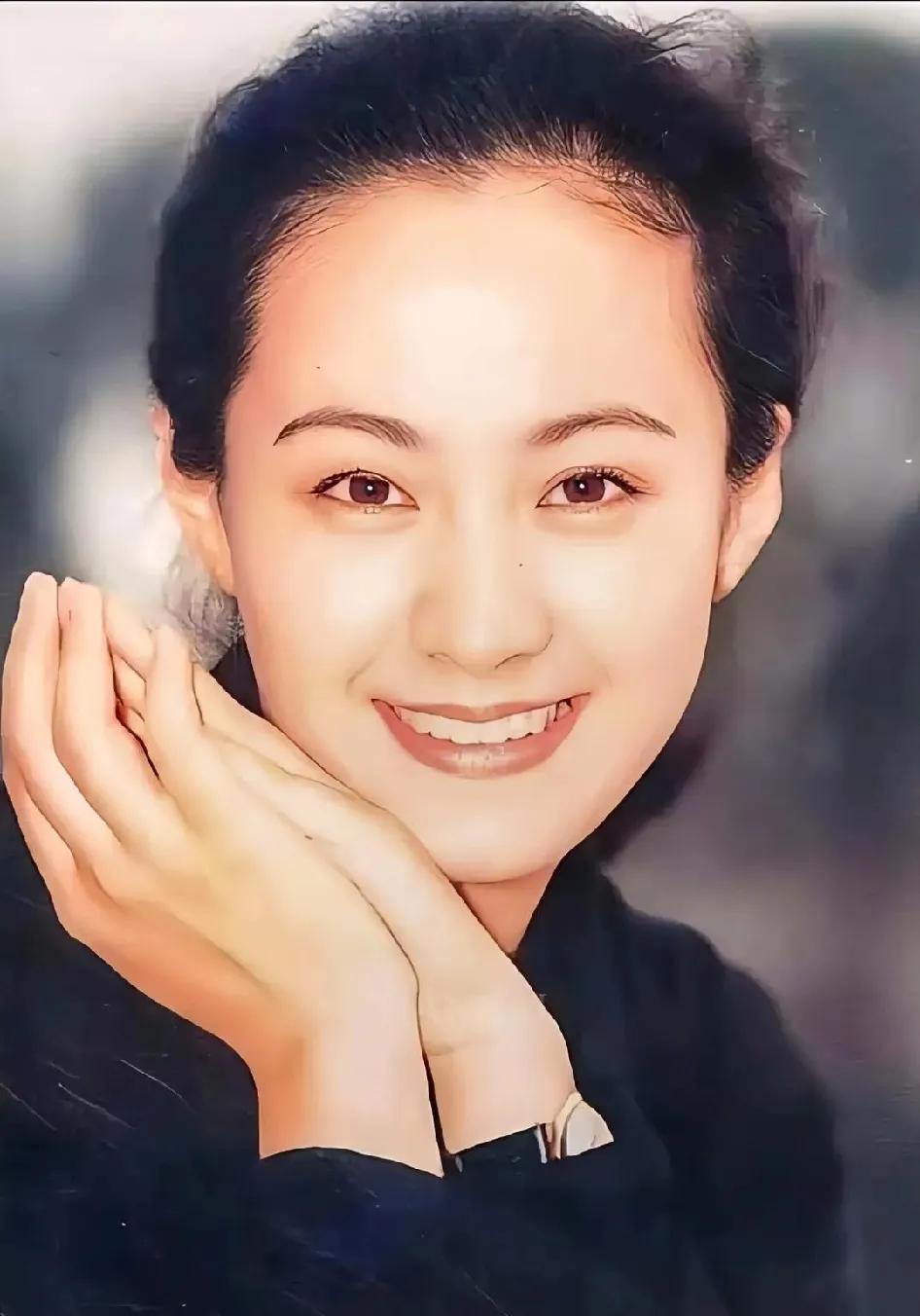 纵观历史，我才发现。剧雪版马皇后，和胡军演的朱元璋，这一家三口看着很和谐，还有