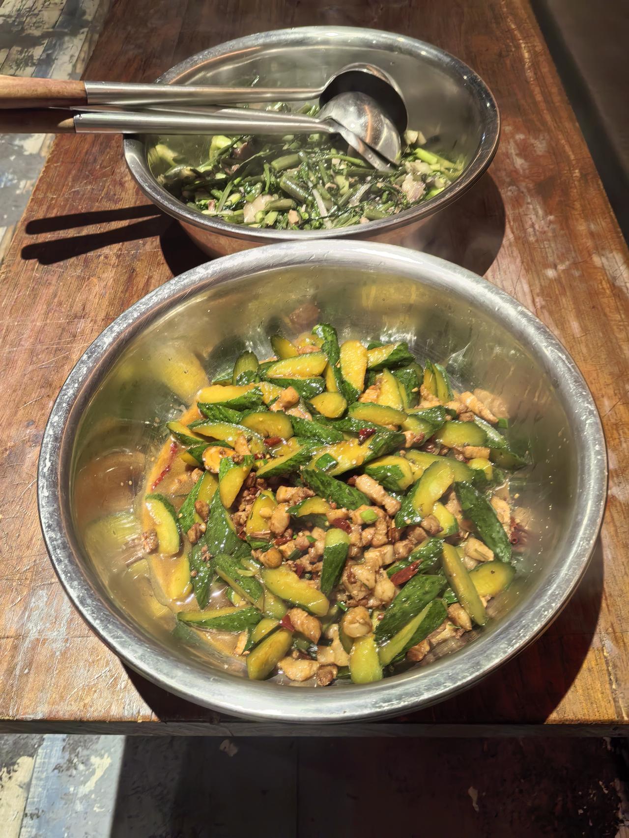 打工人的工作餐还在纠结外卖？咱后厨人的午餐，直接把鲜爽和温暖拉满！今天的菜单——