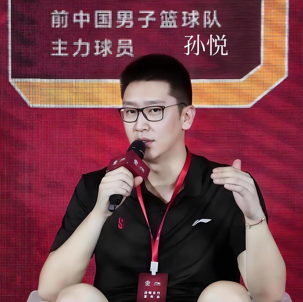 男篮的变化之快超乎了所有人的想象，去年亚洲杯，我们夺得了阔别十年之久的亚洲杯亚军