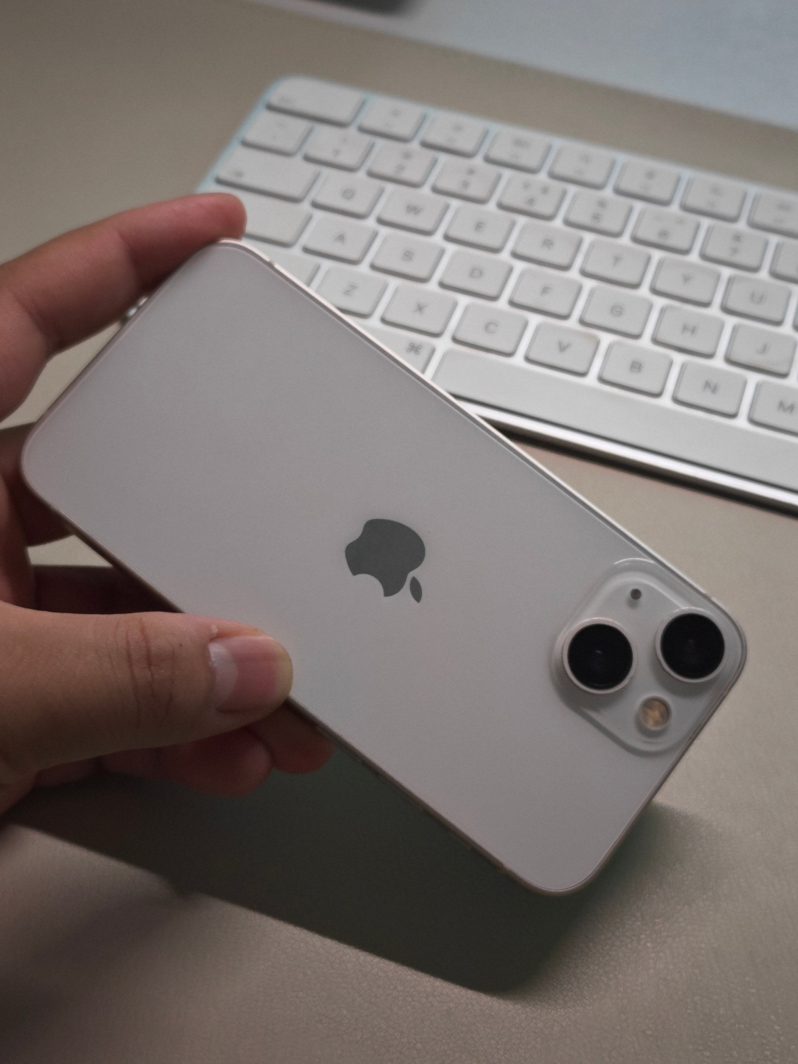收了一台iPhone13mini，这个大小真的是让人很讨喜，有点东西，但也