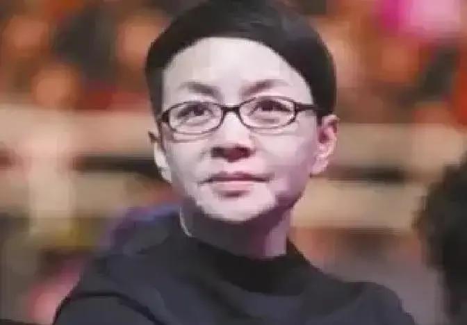 梁欢突然发长文，说当年没插足，是英达离婚后才在一起。网友立马翻出旧账：宋丹丹当年