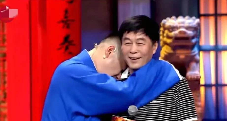 李振威的师父黄梦如真是个好人。当年李振威参加相声有新人，完全是师父力捧，义无反顾