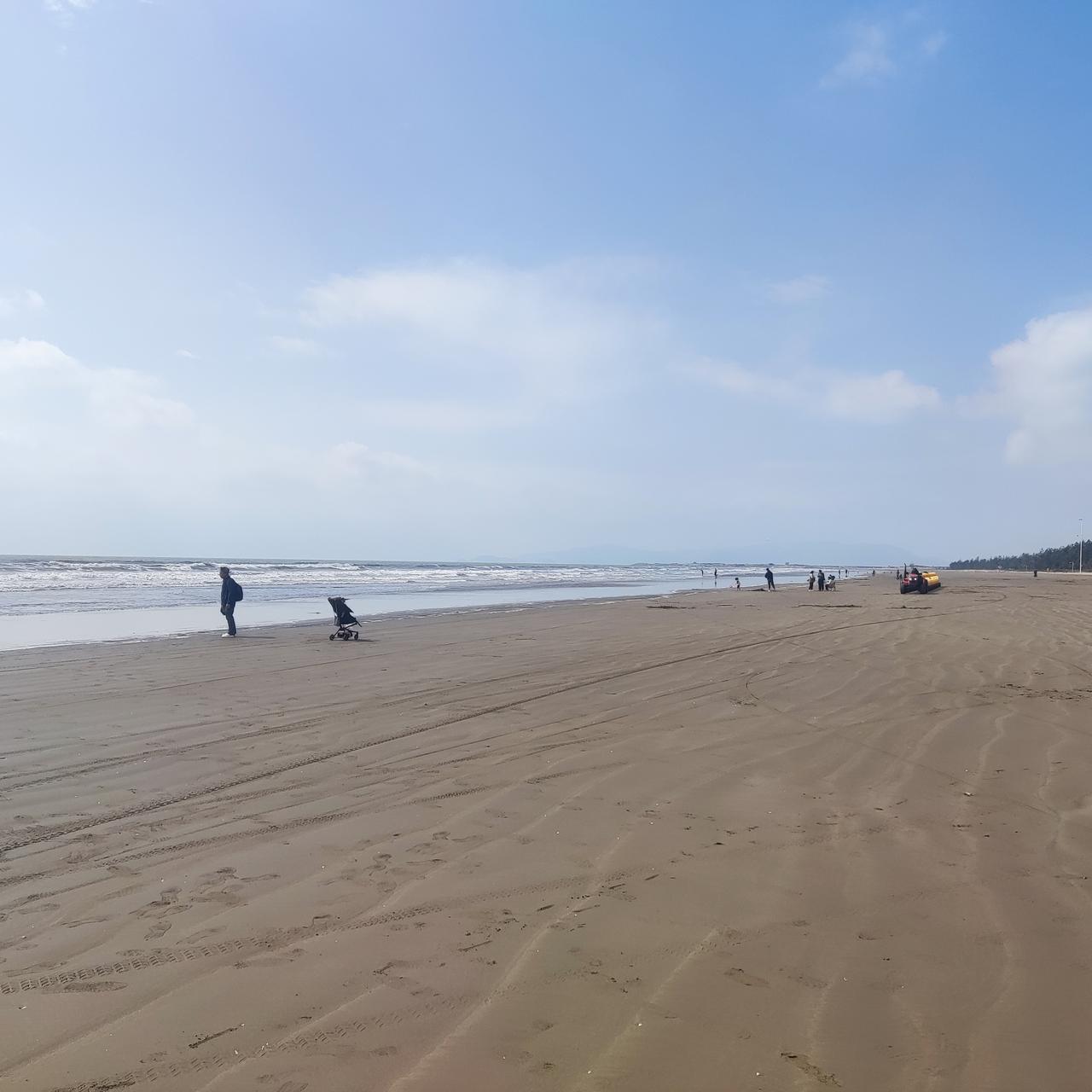 我不知道海子有没有到过海边，但是不妨碍他梦里有一所房子面朝大海春暖花开，而我今天