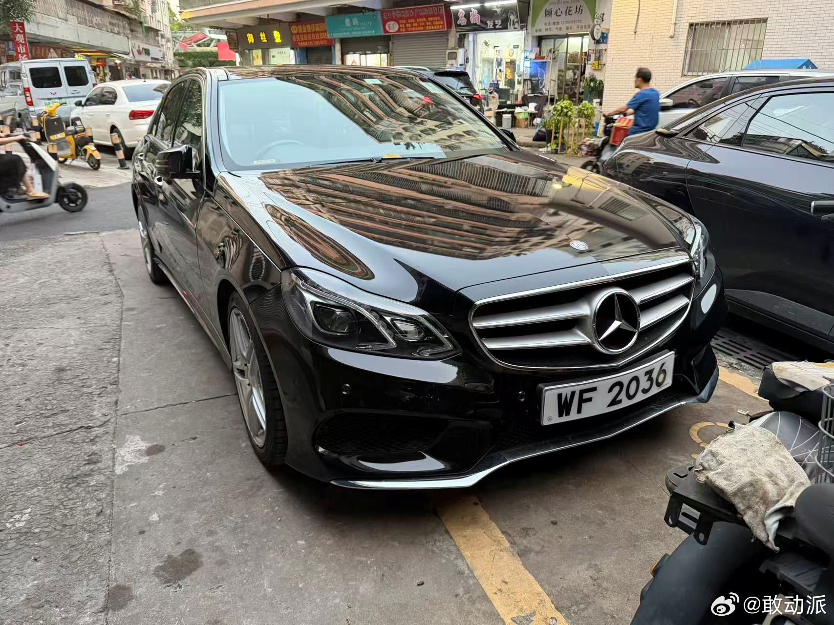 香港街头车辆车漆普遍更亮、更耐旧，并非只因养护勤快，关键是无常态化风沙。车漆老化