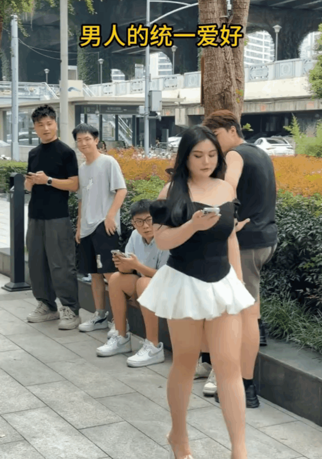 古人云士为知己者死，女为悦己者容！一个女人能有这么多倾慕者也知足了！