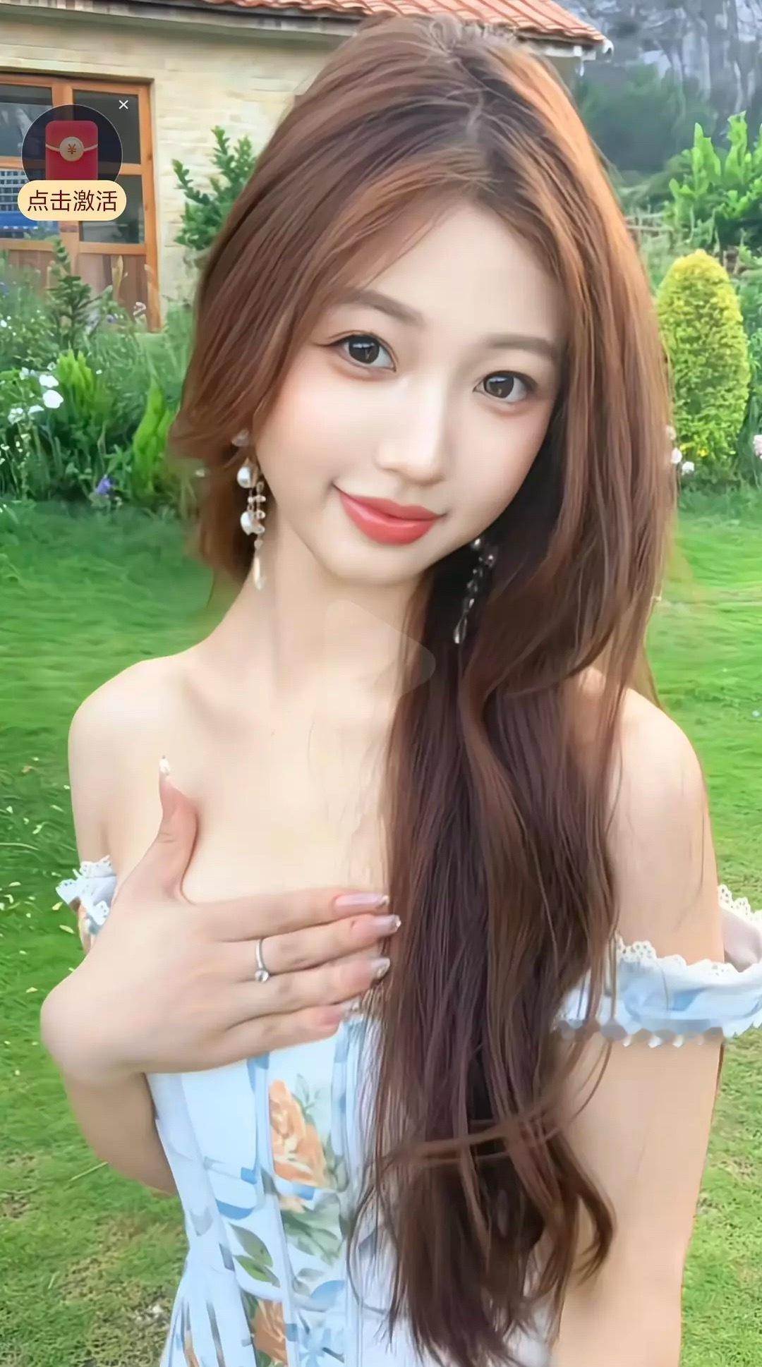 这妹子也太像虞书欣了吧，怎么连木偶纹都一模一样，感觉她本人不化妆会更年轻一点，这