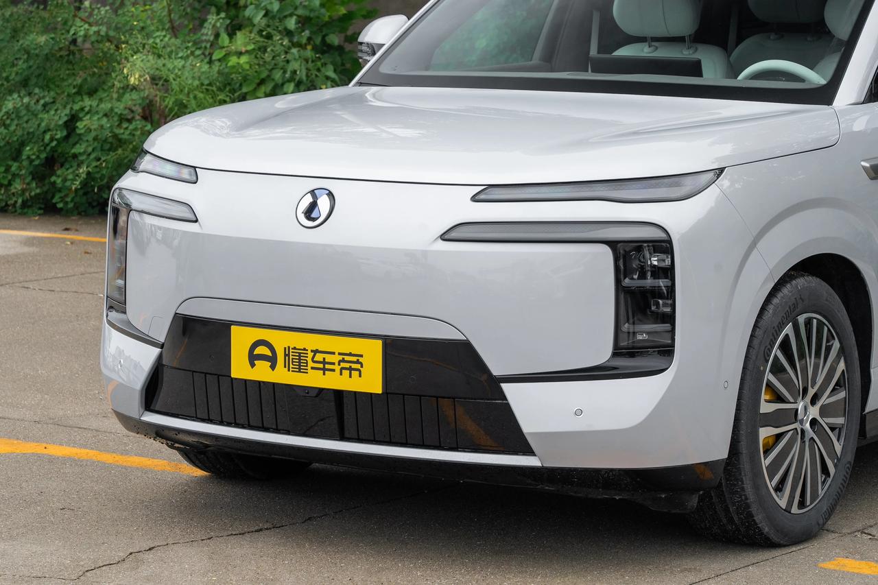 腾势N8L，车是好车，但前脸这个设计语言，面对领克900和问界M8，感觉要吃亏。