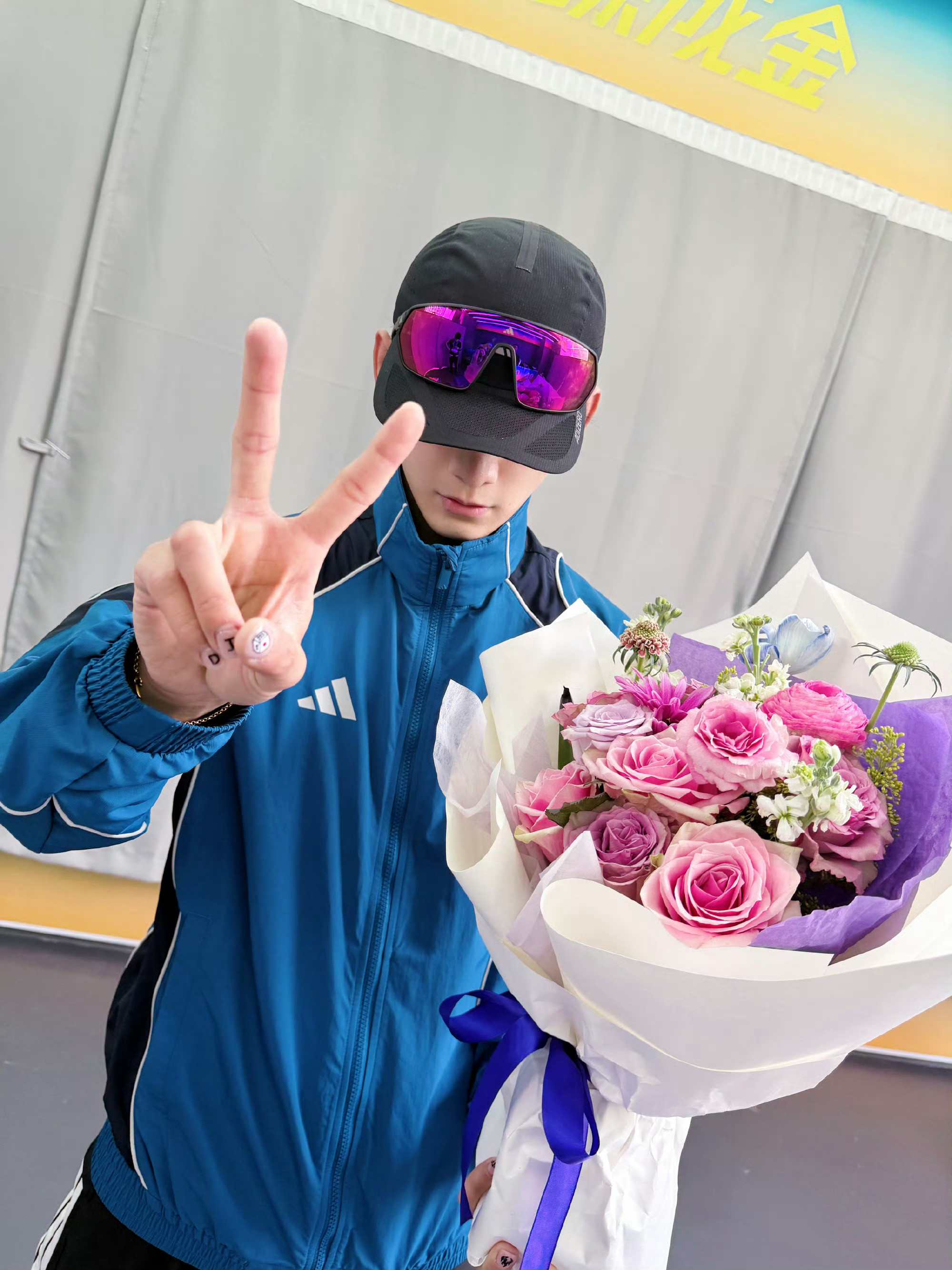 姚琛工作室隔着屏幕都透着命苦我要被姚琛跟工作人员笑晕了哈哈哈哈！姚琛参加马拉松的