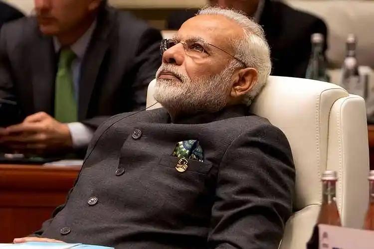 美国想让印度兑现5000亿美元采购合同，可把莫迪愁坏了。这就像债主上门讨债