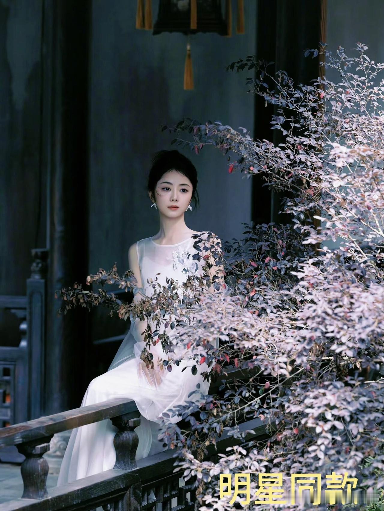 花枝轻挽佳人笑，谭松韵这组古风写真温柔了整个春天～古风美人谭松韵明星😅😅