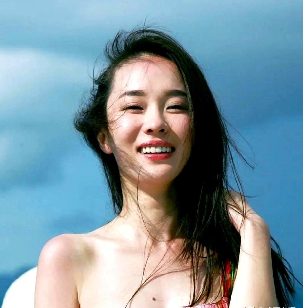 杜江一条微博，直接把霍思燕和婆婆送上热搜，就因为他那句：“她俩怎么这么像啊哈哈”