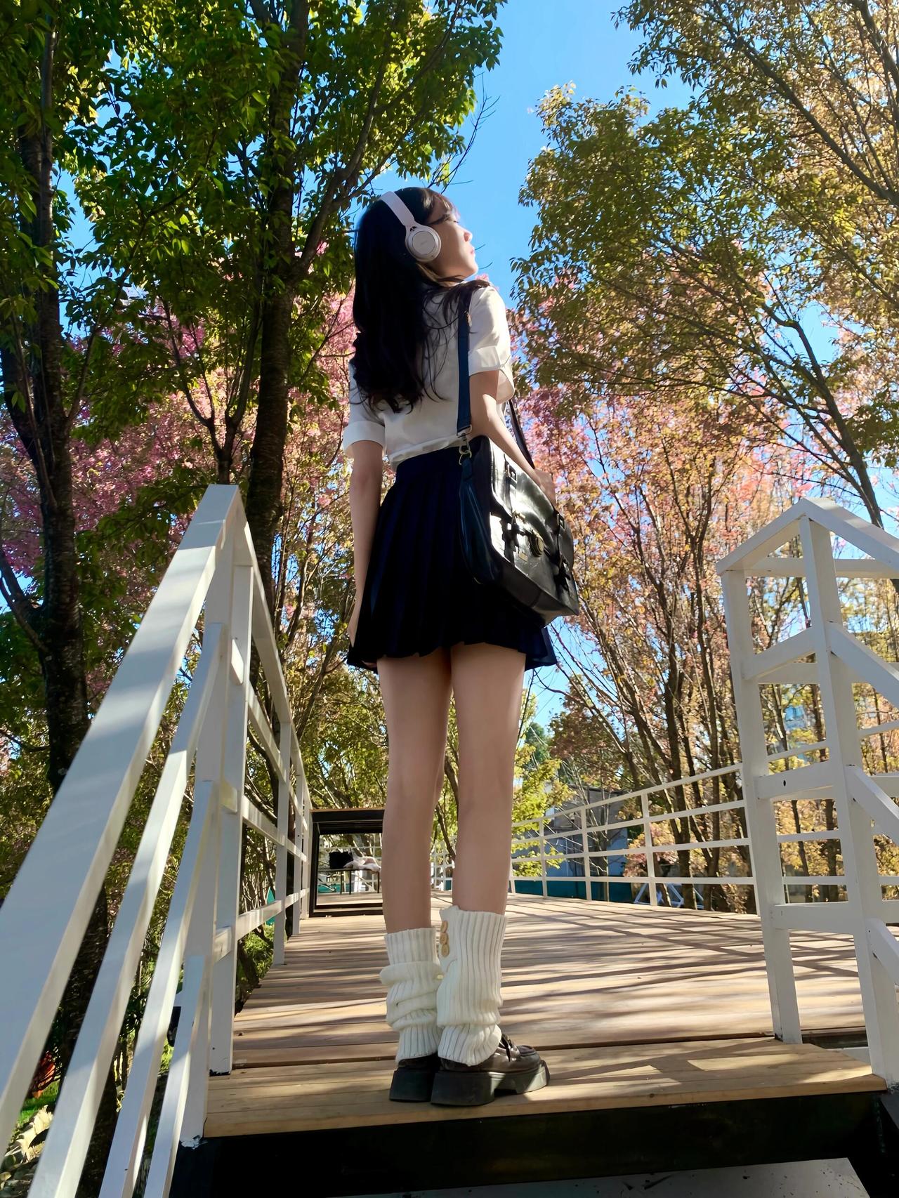 站在这儿突然想转圈圈——谁懂这种‘耳机一戴，世界是我的“快乐”？