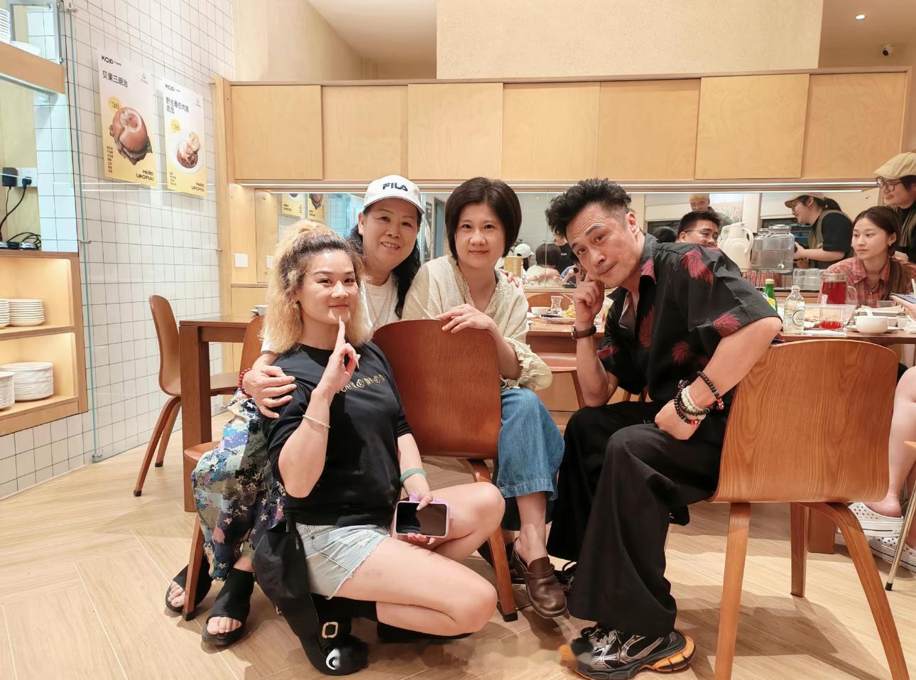 吴镇宇吴蒸鱼和制片人姐姐