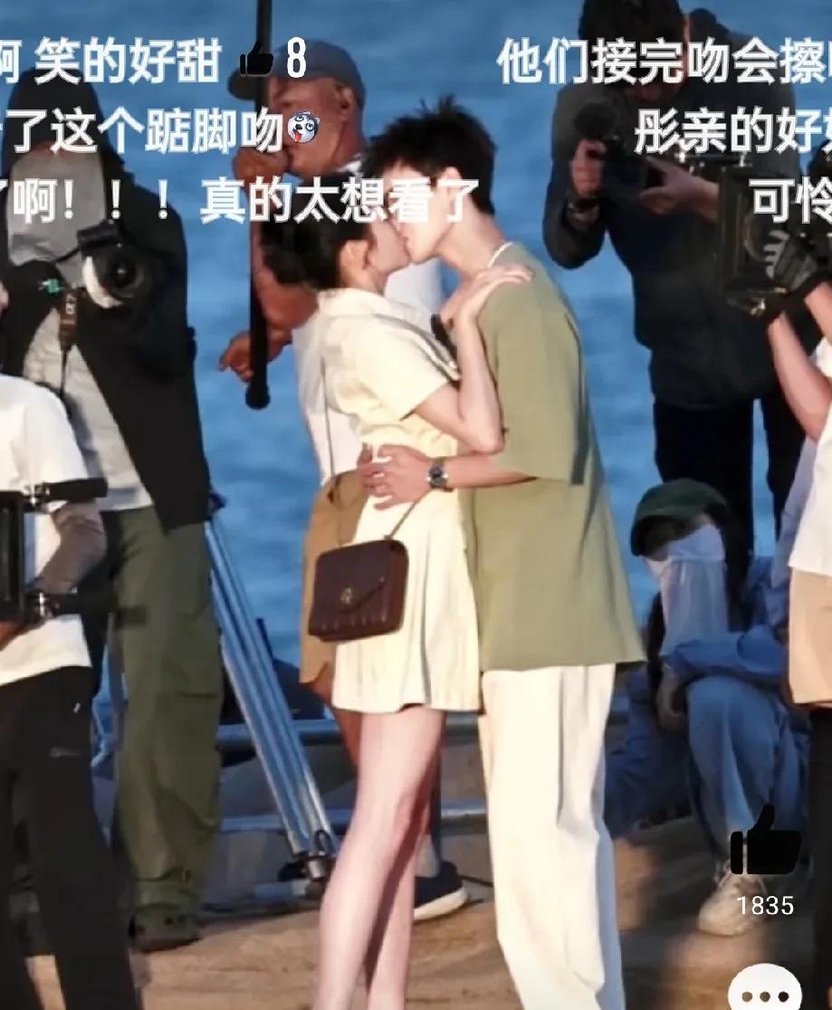 #关晓彤李昀锐海边吻#这都有接吻戏了，看来和鹿晗是真分手了吧？感觉已经是板上