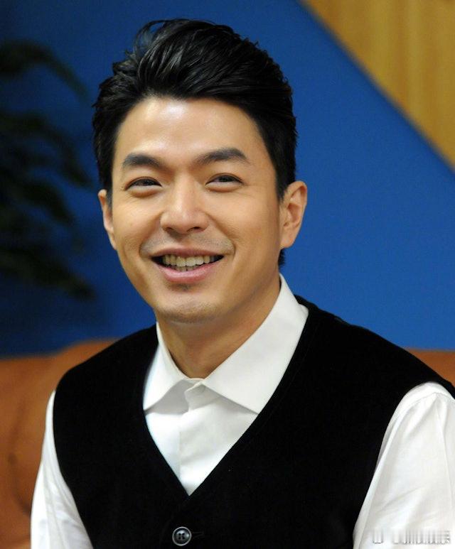 【李威曾要求台北精舍命案死者道歉】放羊的星星演员李威获刑1年10个月据台媒，《