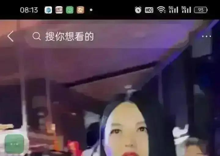 豪门宴会刷脸失败李湘举着手机往澳门美高梅宴会厅冲，人脸识别红灯狂闪，保安一