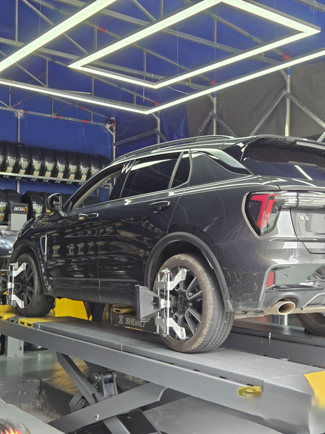 领克01一年3万公里领克的车子质量很不错，但服务不咋地，保养也贵二保1775-