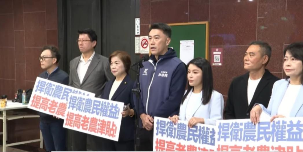 笑不活了！23位民进党立委今天（12月19日）上午举行记者会，主张老农津贴