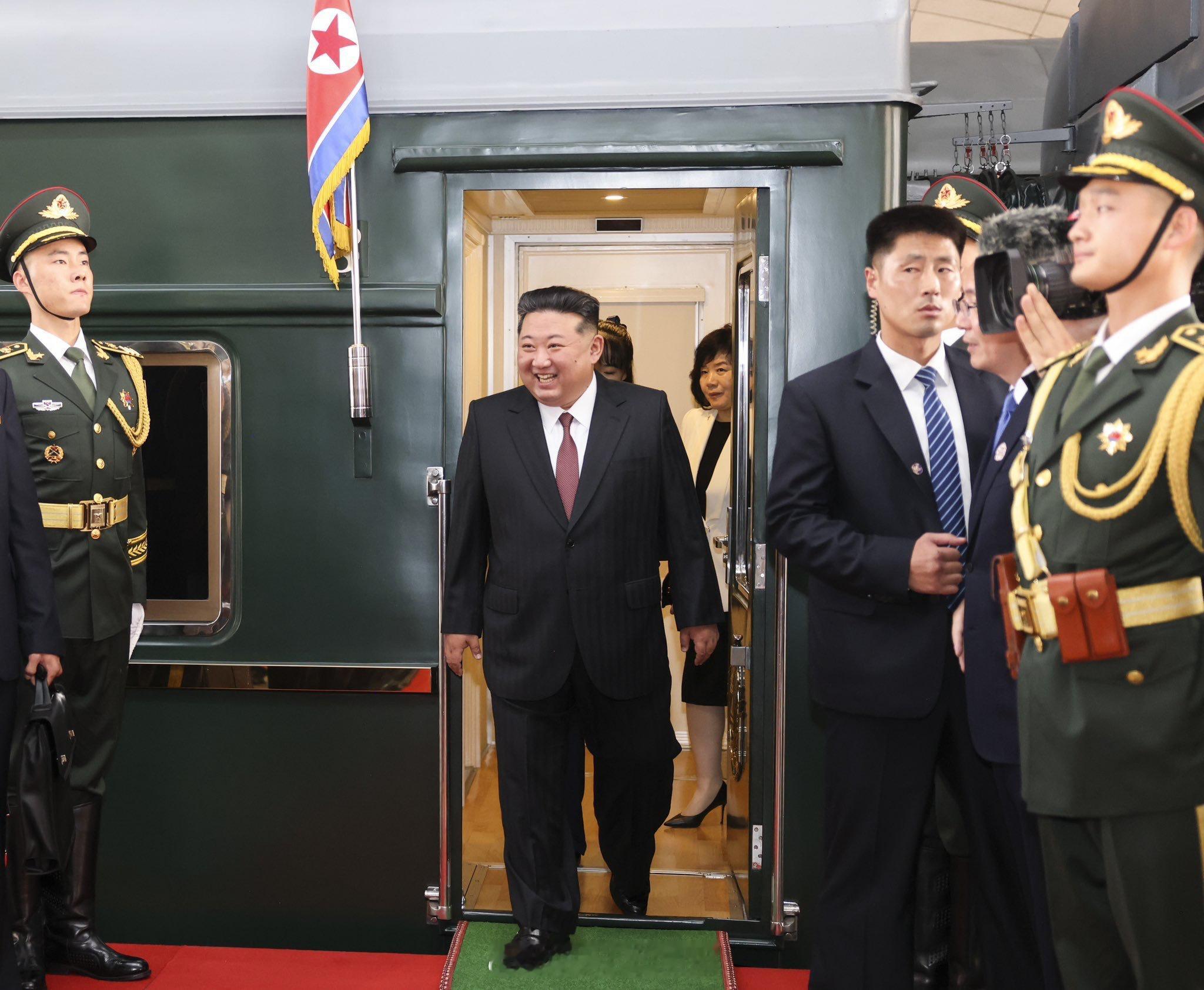 金正恩同志抵达北京金正恩专列抵达北京​​​
