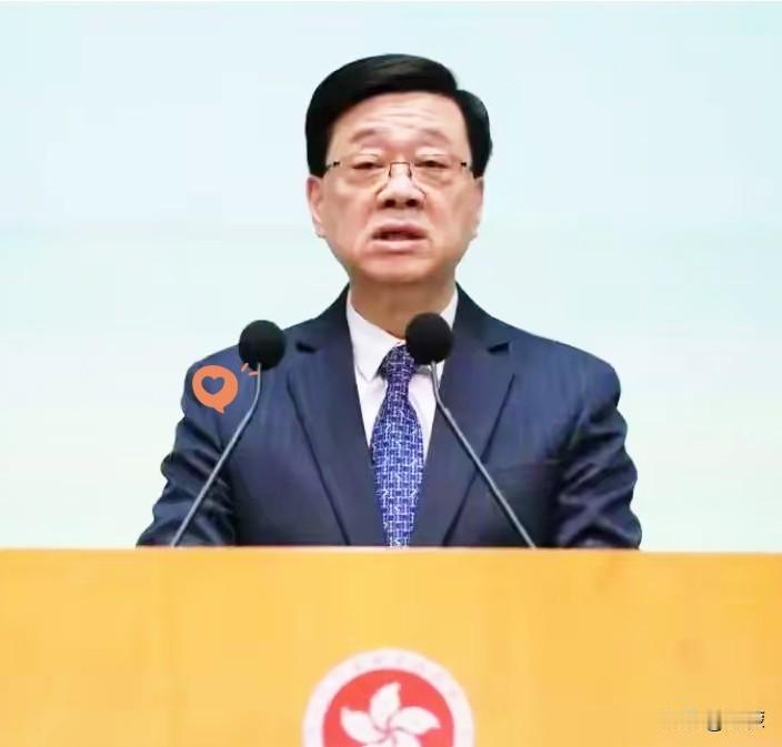 兜转转这么多年，香港总算想明白了。以前总觉得自个儿是“国际金融中心”，单打独