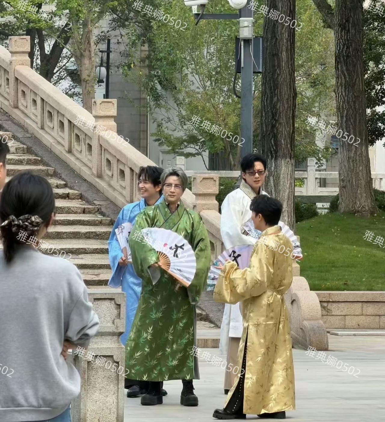 苏州偶遇明星录综艺，一次性见到周深，薛之谦，刘宇宁三个大帅哥，还有一个年轻的男星