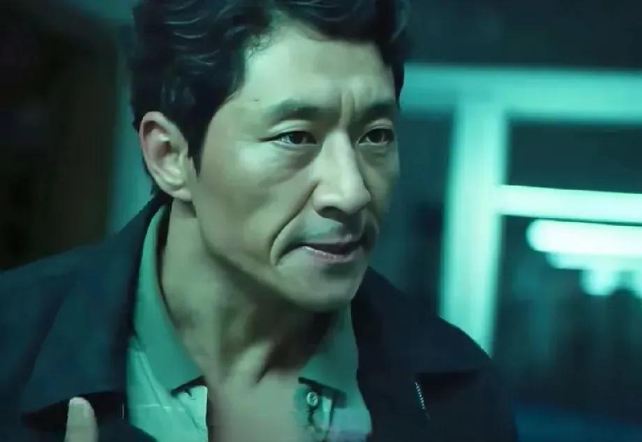 追剧《扫毒风暴》，前面的剧情就在查″内鬼”，没有查到就放下了，导演似乎把这个事情