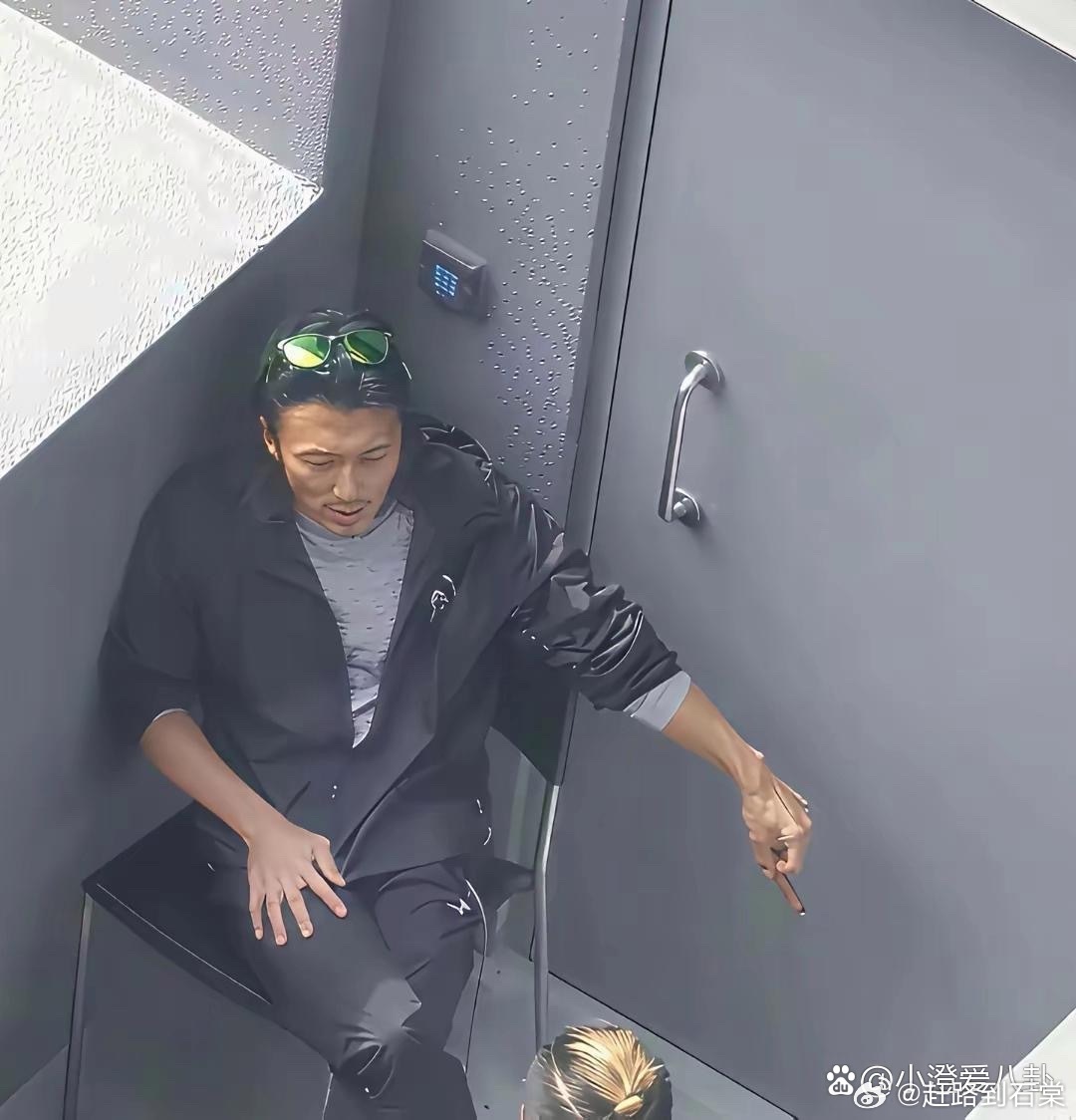 这张照片，估计谢霆锋出再多钱也想删除吧