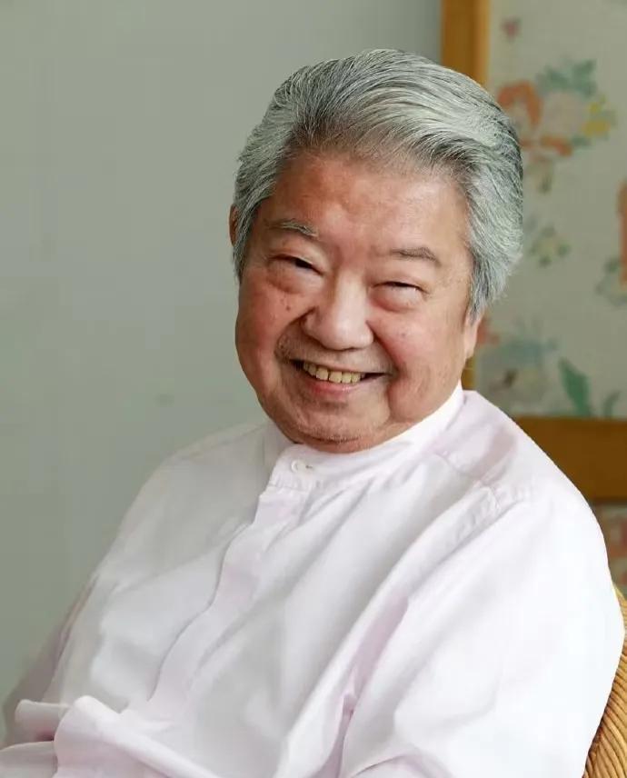 香港四大才子都去世了第一位是蔡澜他在电影、写作、美食等领域表现都非常不错他