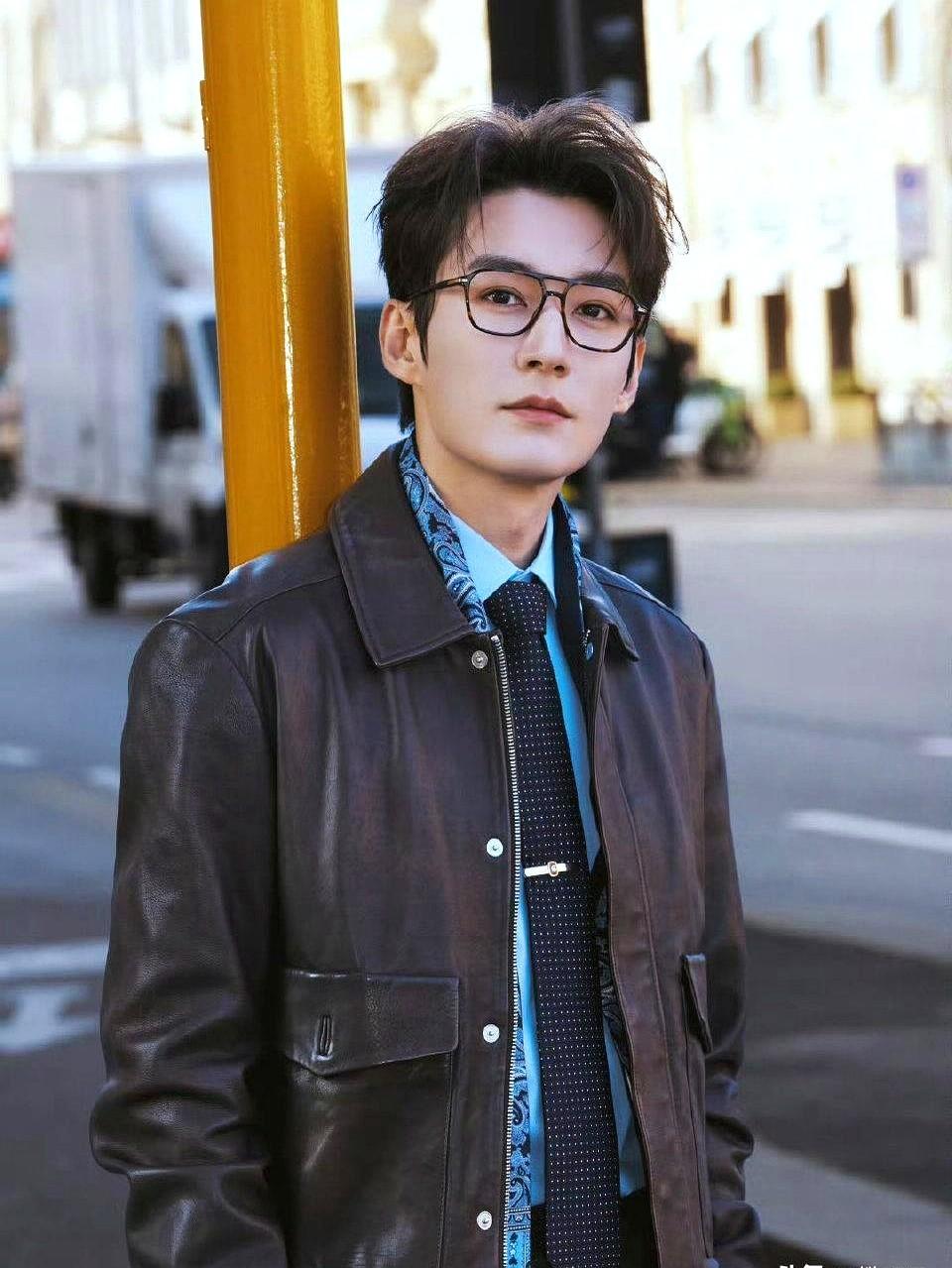 都以为唐嫣罗晋分居是婚变前兆，真相却很戳心。罗晋父亲肺癌晚期那一年多，他推掉