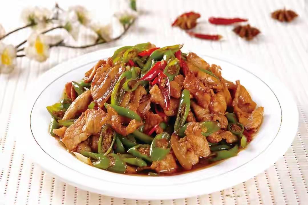 下馆子吃饭总口渴，还真的不是味精加多了，真正原因是它你有没有发现，每次下馆子吃