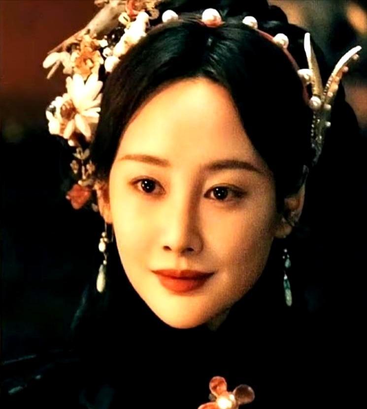 22岁背债200万，父母卖掉房子凑钱，她撕碎芭蕾舞团的铁饭碗，硬闯演艺圈。两年