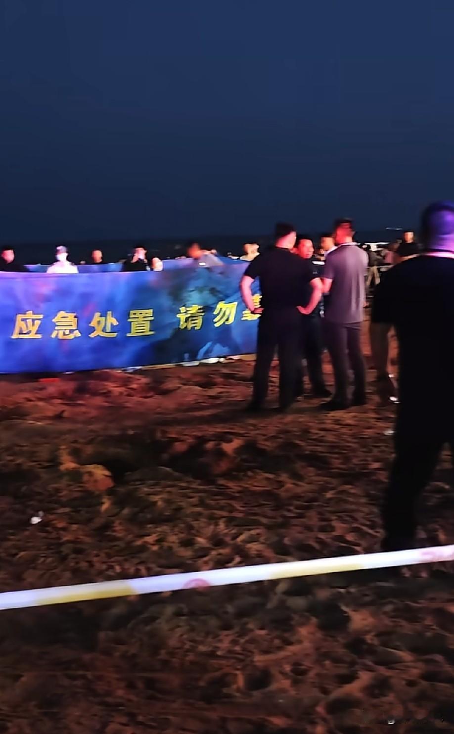 一定要注意安全啊！昨天，青岛金沙滩景区一成年人溺水！每年都有心大的……昨天，
